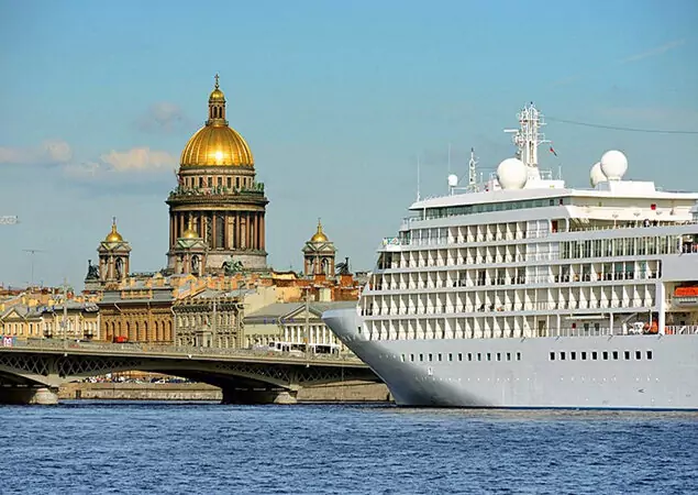 Private shore excursions in St. Petersburg