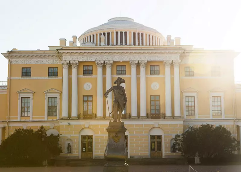 Tour Pavlovsk — Día Privado en Palacio y Parque