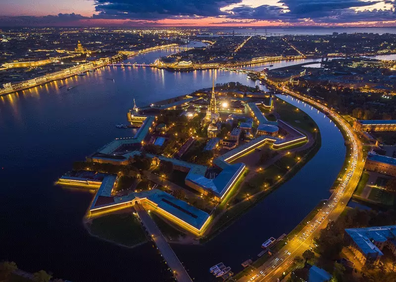 Military and political history sites in Saint Petersburg
